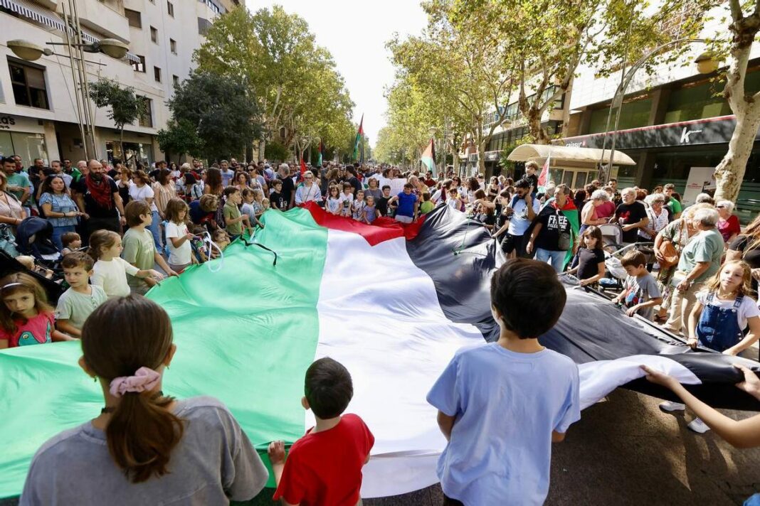 cientos-de-personas-protestan-en-cordoba-en-el-primer-aniversario-del-ataque-de-israel-a-palestina