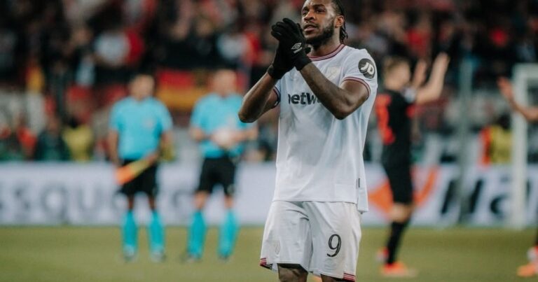 Michail Antonio recibió el alta e intentará volver al fútbol tras un terrible accidente