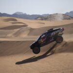 226161-carlos-sainz-y-un-vuelco-que-sacudio-el-rally-dakar-los-detalles-del-accidente-en-el-desierto-scaled