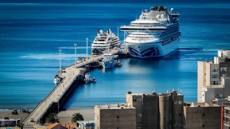 Los cruceros LAustral y el Sapphire Princess arribaron a Puerto Madryn