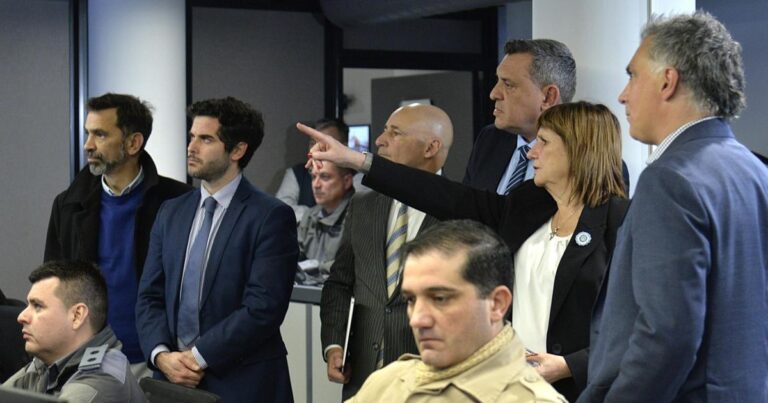 Patricia Bullrich denunció al Gobierno de Axel Kicillof por persecución ideológica y espionaje ilegal tras el despido de 24 policías