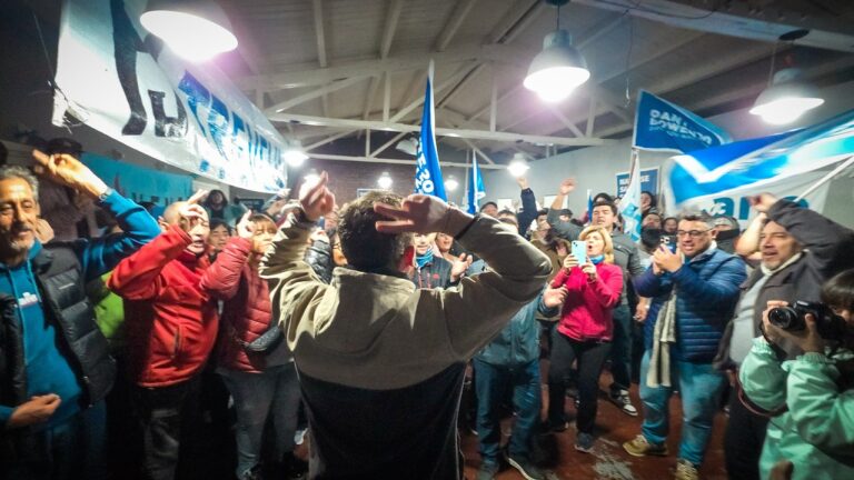 Bowen participó de un encuentro con la militancia en Esquel: La renovación política ya se siente en la cordillera