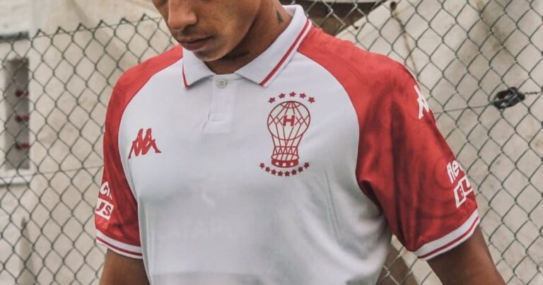 Quién es Thaiel Peralta, el chico de 16 años al que Kudelka incluyó en el banco de suplentes de Huracán para el partido frente a Boca