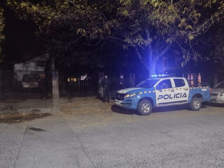 «Qué bonita que sos»: una mujer se despertó con un ladrón en su cama