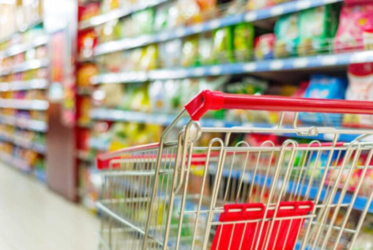 Un histórico supermercado se suma a la lista de interesados en comprar a otro gigante del sector