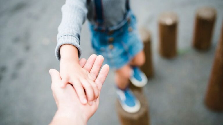 Impactante fallo en la Patagonia: la razón por la que se desplazó la paternidad y una niña quedará solo con el apellido materno