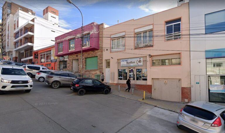 La dueña de un lavadero céntrico vende rifas para evitar el cierre del local: «No llegamos a fin de mes»
