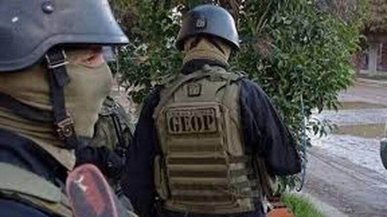 Dos policías del GEOP habrían abusado de una camarada