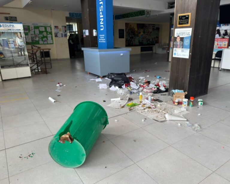 Suspendieron por un año al estudiante de Medicina que arrojó un tacho de basura a trabajadores