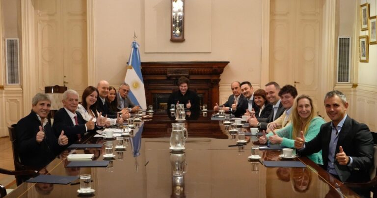 Javier Milei y sus medidas, EN VIVO: el Presidente encabeza una reunión de Gabinete tras la apertura de los mercados