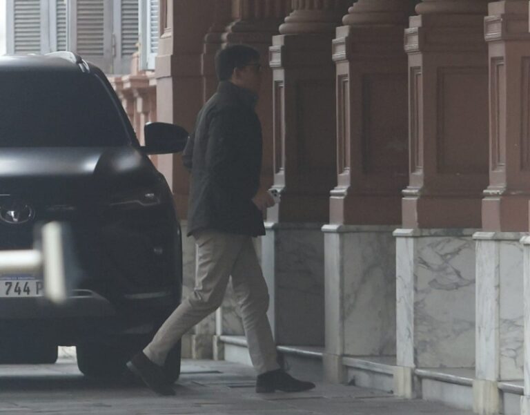 El gabinete de «unidad nacional» que Santiago le propone a Milei para salvar al gobierno