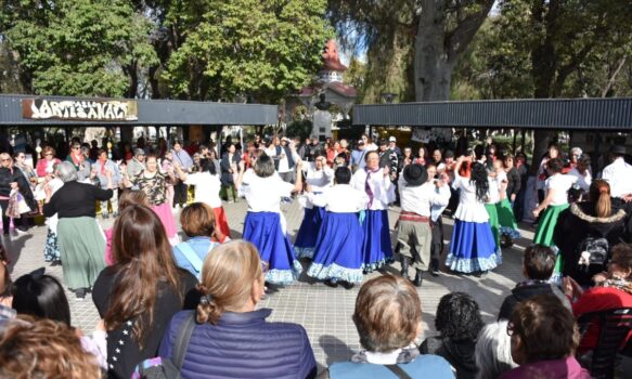 Escuelas de Jóvenes y Adultos celebraron la alfabetización en Plaza Independencia