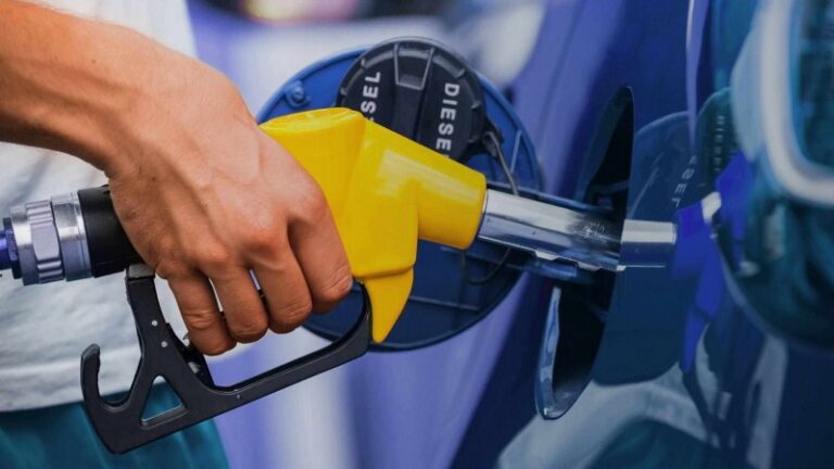 Milei aumenta el impuesto al combustible que impactará en el precio de las naftas