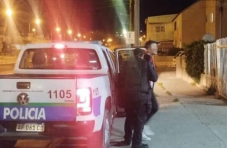 Violenta pelea en Comodoro: detuvieron a un hombre por agredir a su primo y robarle el celular