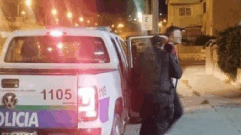 Le pegó a su primo porque no le prestó el celular