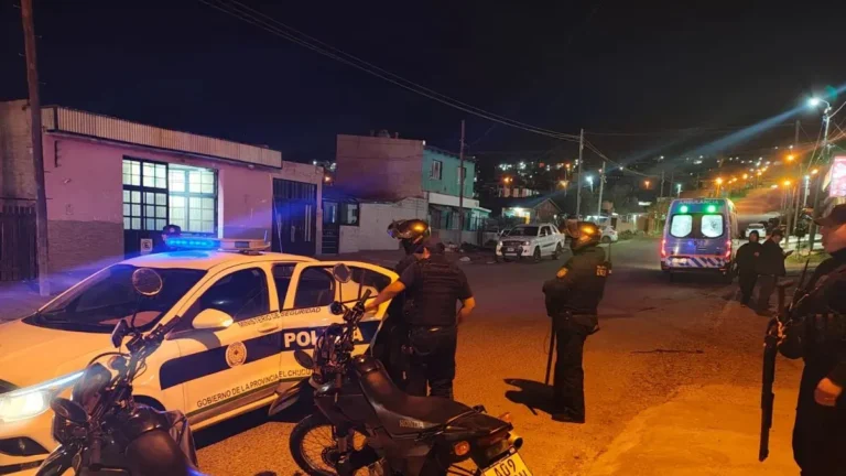 Una casa incendiada y dos detenidos en barrio San Martín